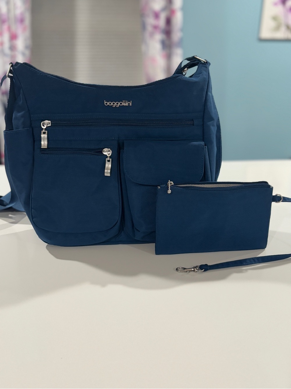 Baggallini Everywhere Crossbody/Shoulder Bag in Pacific Blue